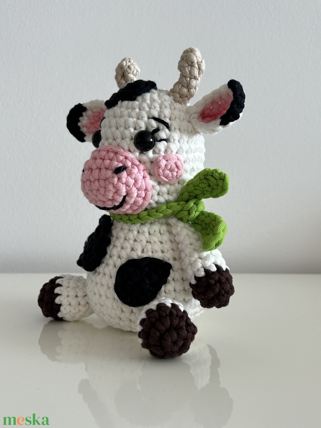 Horgolt Boci Figura - Kézműves Amigurumi Tehénke, Prémium Pamut-Nylon Játék - játék & sport - plüssállat & játékfigura - boci, tehén - Meska.hu