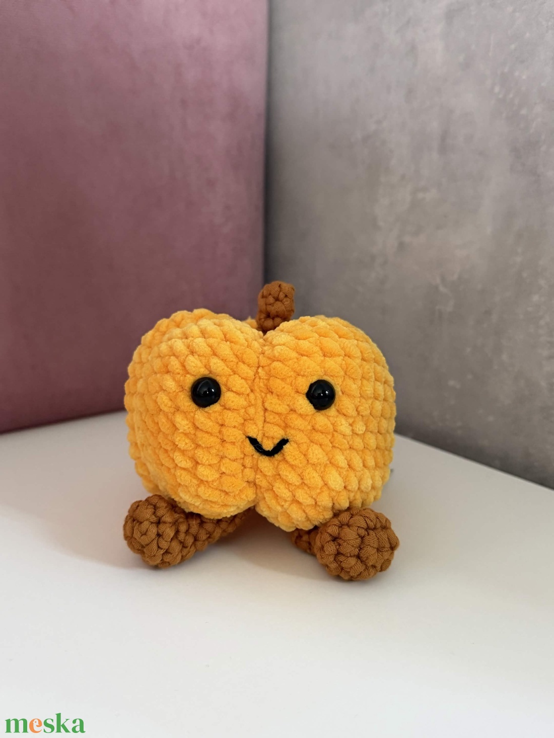 Horgolt Lábacskás Halloween tök - Jellycat Stílusú Cuki Tök Figura, Őszi és Halloween Dekoráció (Pumpkin Spice) - otthon & életmód - dekoráció - halloween - halloweeni figurák - Meska.hu