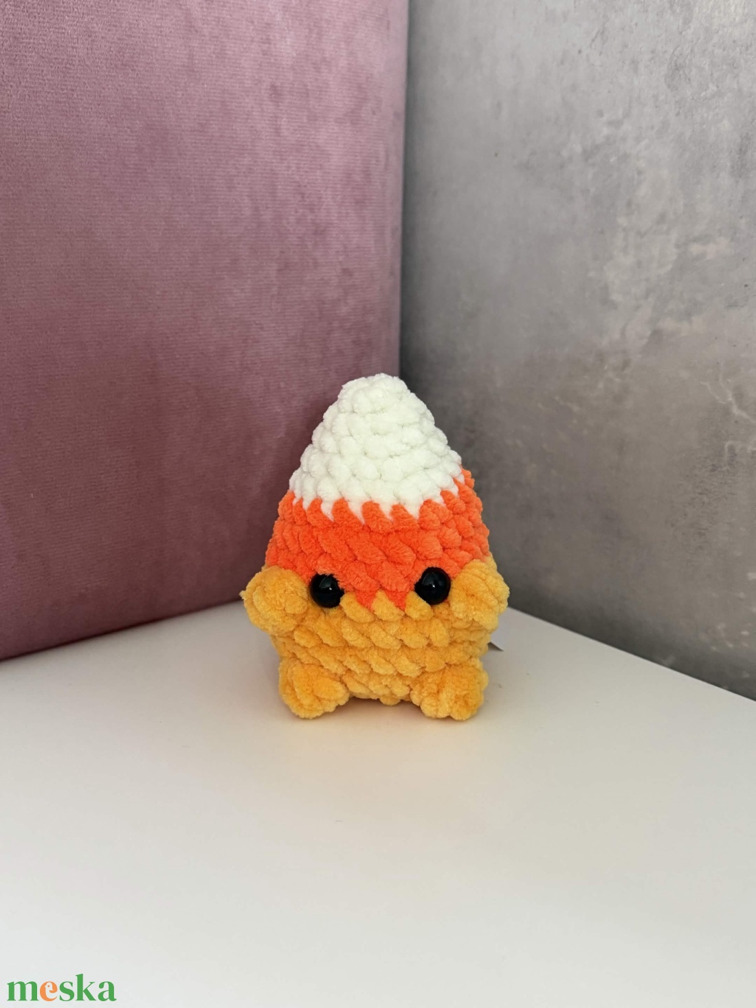 Horgolt Candy Corn figura - Cuki pihe-puha cukorkakukorica, őszi és halloween dekoráció - otthon & életmód - dekoráció - halloween - halloweeni figurák - Meska.hu