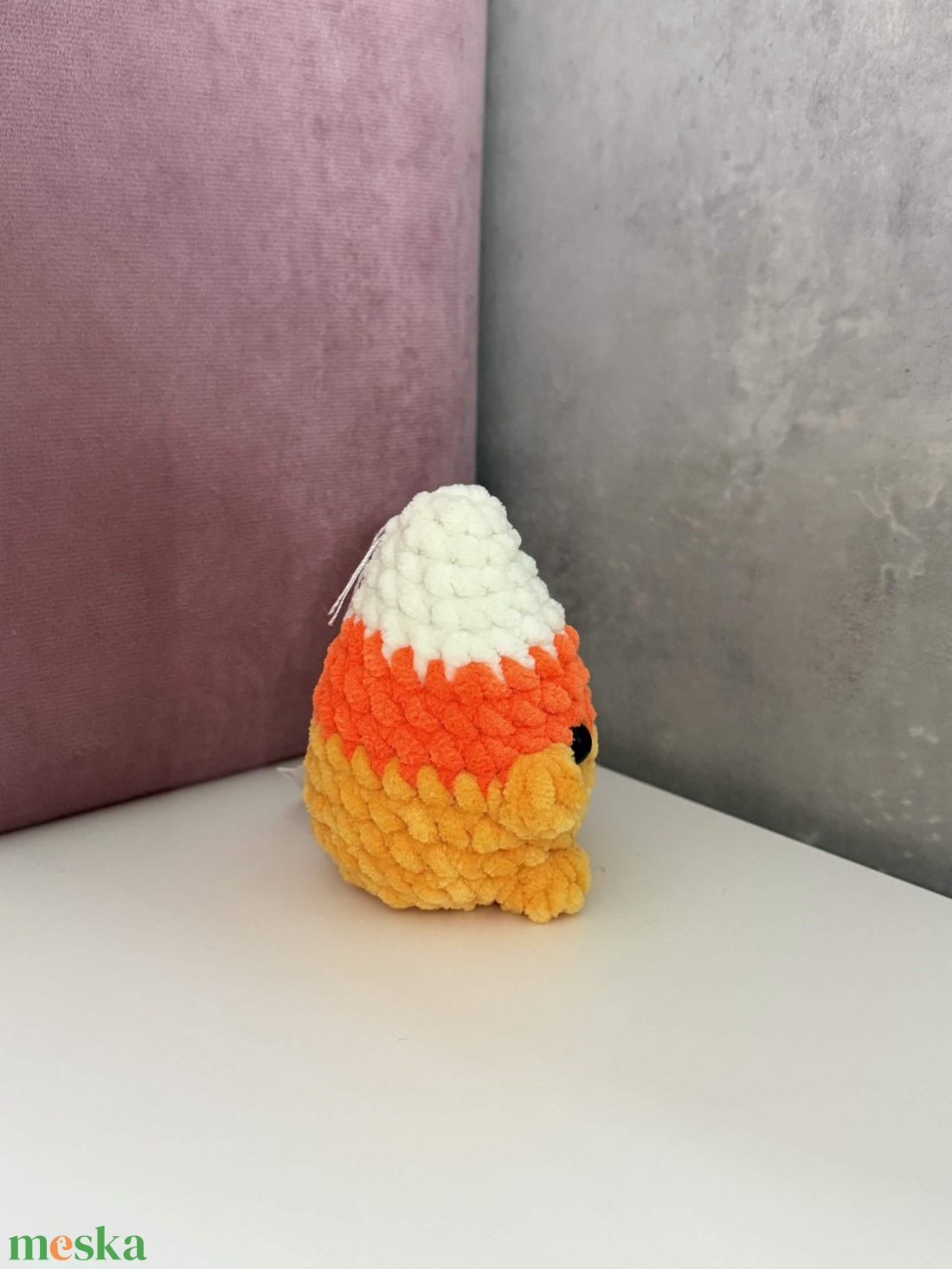 Horgolt Candy Corn figura - Cuki pihe-puha cukorkakukorica, őszi és halloween dekoráció - otthon & életmód - dekoráció - halloween - halloweeni figurák - Meska.hu