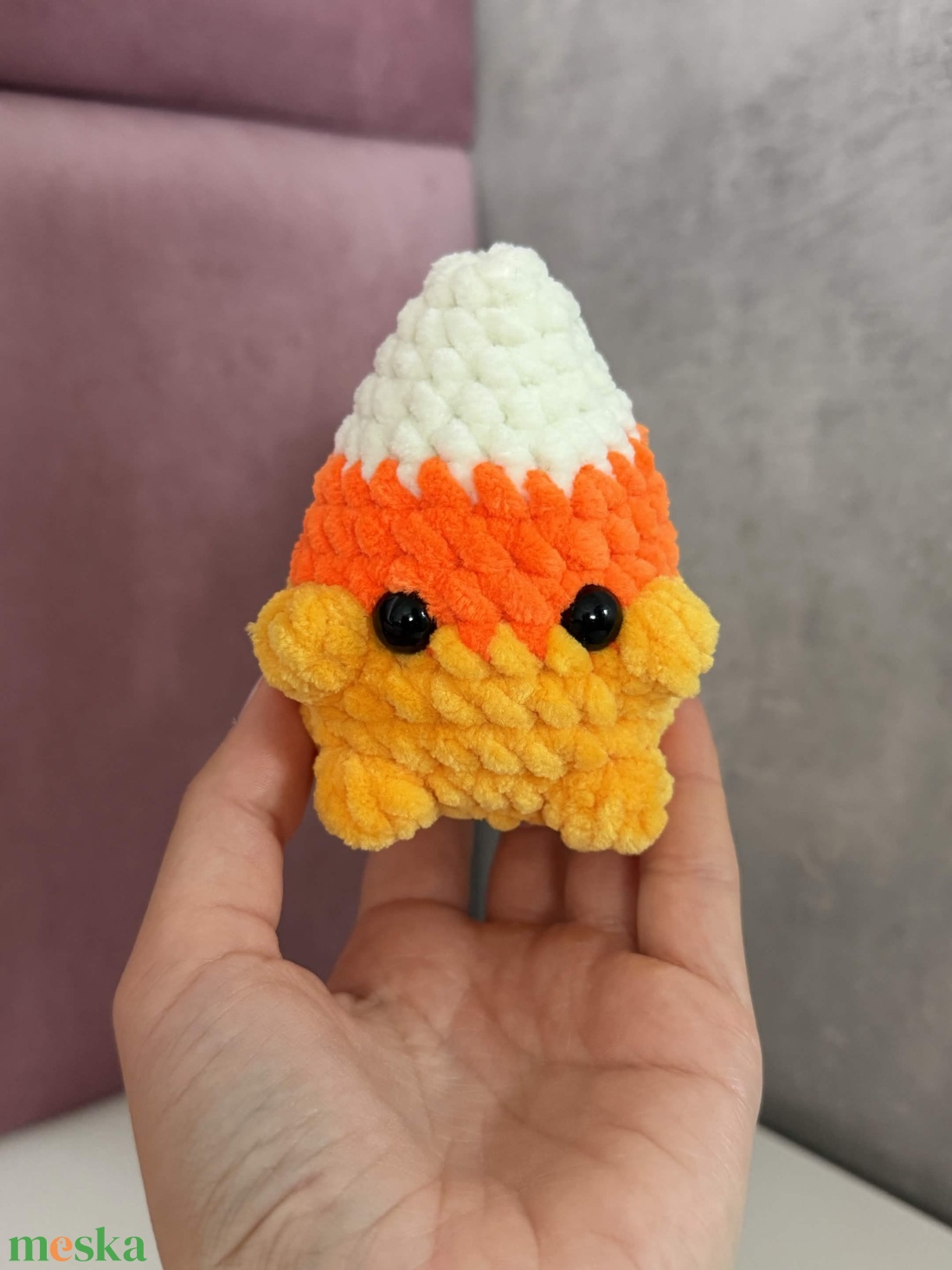 Horgolt Candy Corn figura - Cuki pihe-puha cukorkakukorica, őszi és halloween dekoráció - otthon & életmód - dekoráció - halloween - halloweeni figurák - Meska.hu