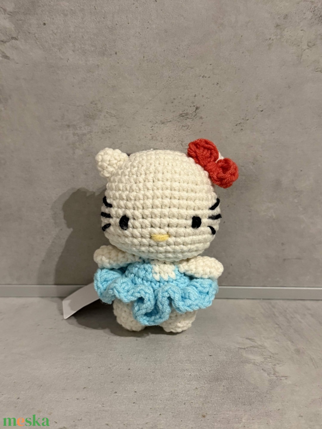 Kézzel horgolt Hello Kitty minifigura szoknyában � egyedi amigurumi cica - játék & sport - plüssállat & játékfigura - cica - Meska.hu