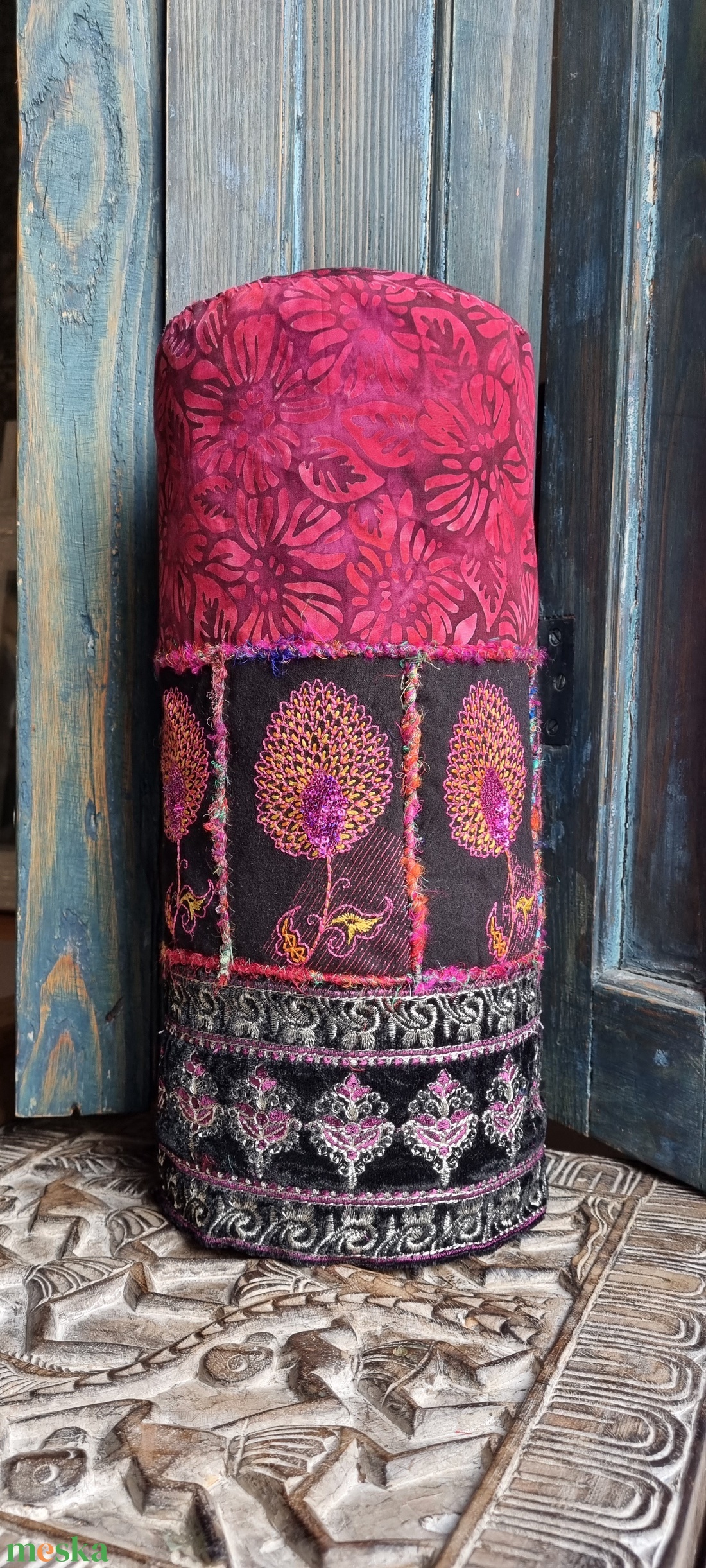 Hímzett hengerpárna - pink/fekete/bordó - játék & sport - sport és kikapcsolódás - jóga, pilates, torna - Meska.hu