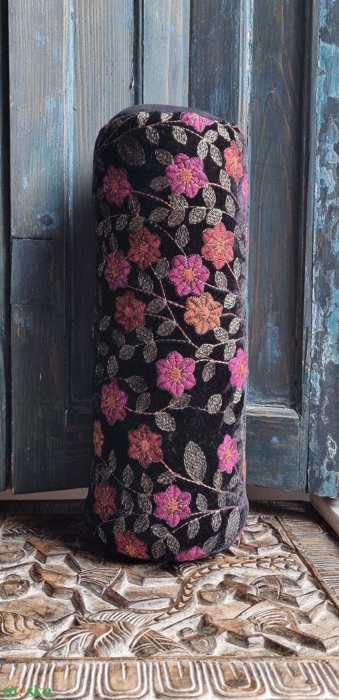 Brsonyos éj -Hímzett hengerpárna fekete/ezüst/lazac/rózsaszín - játék & sport - sport és kikapcsolódás - jóga, pilates, torna - jógapárna - Meska.hu