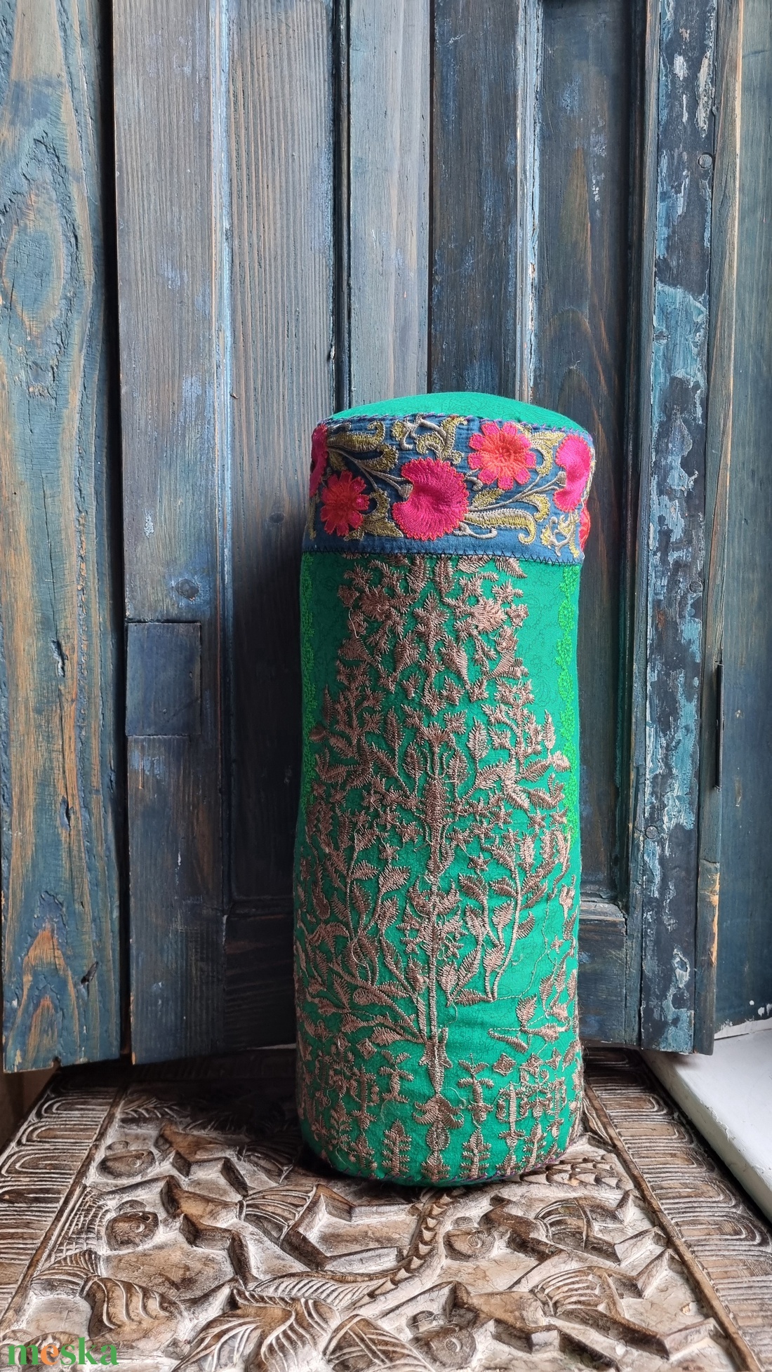 Eső után-Hímzett hengerpárna zöld/bézs/magenta - játék & sport - sport és kikapcsolódás - jóga, pilates, torna - jógapárna - Meska.hu