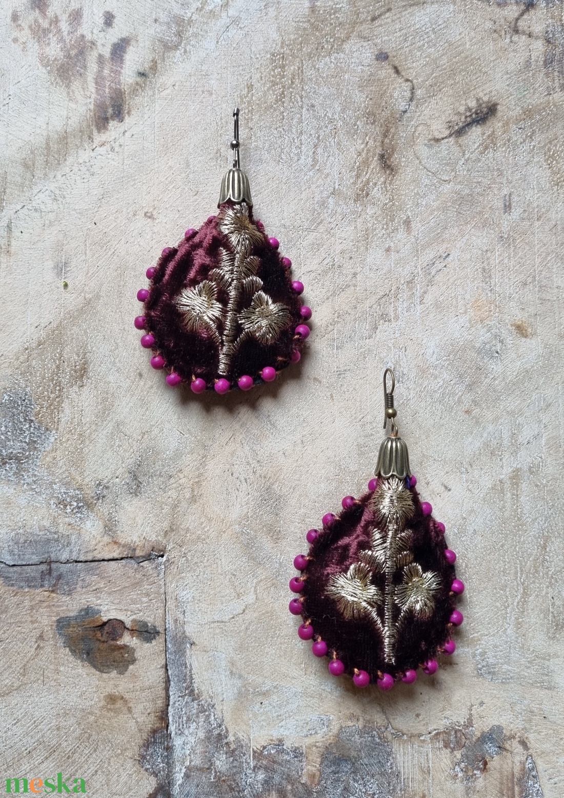 Bíborka- hímzett fülbevaló padlizsánlila/ bordó/arany - ékszer - fülbevaló - lógó fülbevaló - Meska.hu