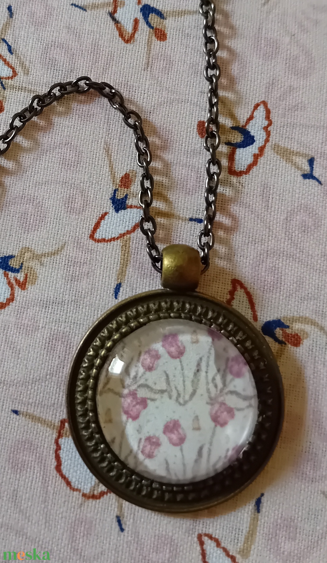 Rózsaszínű kis tulipánok üveglencsés nyaklánc - ékszer - nyaklánc - medálos nyaklánc - Meska.hu