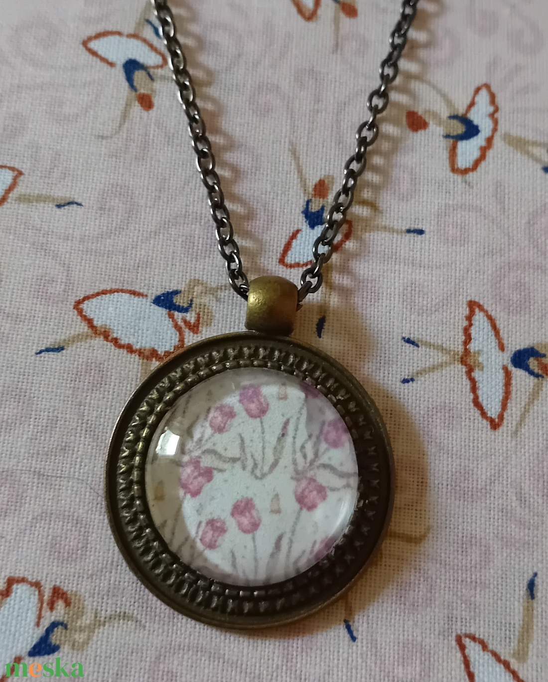 Rózsaszínű kis tulipánok üveglencsés nyaklánc - ékszer - nyaklánc - medálos nyaklánc - Meska.hu