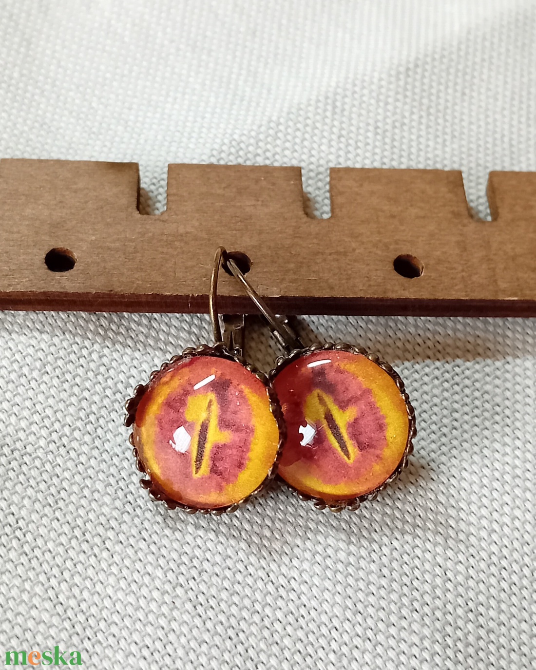 Sauron szeme üveglencsés fülbevaló - ékszer - fülbevaló - lógó fülbevaló - Meska.hu Sauron szeme üveglencsés fülbevaló - ékszer - fülbevaló - lógó fülbevaló - Meska.hu