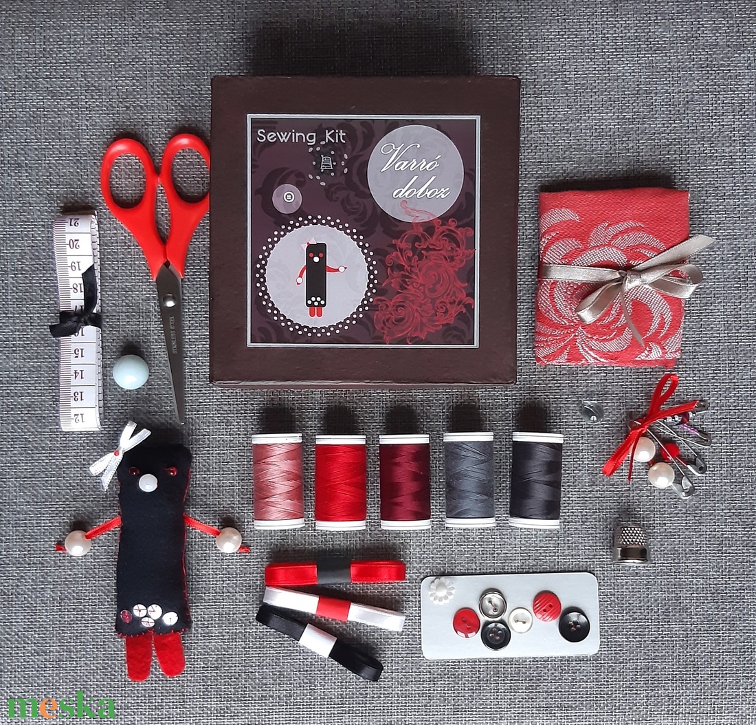 Bonini varrókészlet, fekete-piros-szürke varródoboz, kreatív szett, ajándék lányoknak - otthon & életmód - lakástextil - varrókellék - Meska.hu