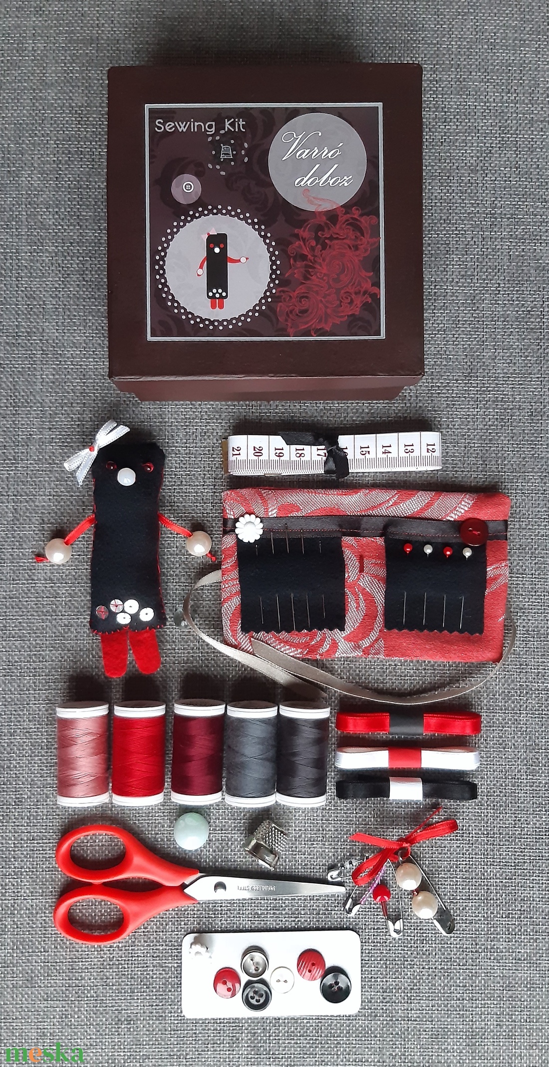 Bonini varrókészlet, fekete-piros-szürke varródoboz, kreatív szett, ajándék lányoknak - otthon & életmód - lakástextil - varrókellék - Meska.hu