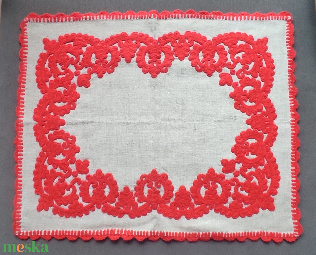 Kalotaszegi írásos hímzésű terítő - otthon & életmód - dekoráció - asztal és polc dekoráció - asztaldísz - Meska.hu