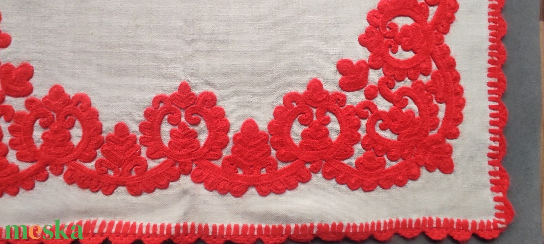 Kalotaszegi írásos hímzésű terítő - otthon & életmód - dekoráció - asztal és polc dekoráció - asztaldísz - Meska.hu