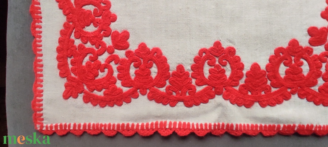 Kalotaszegi írásos hímzésű terítő - otthon & életmód - dekoráció - asztal és polc dekoráció - asztaldísz - Meska.hu