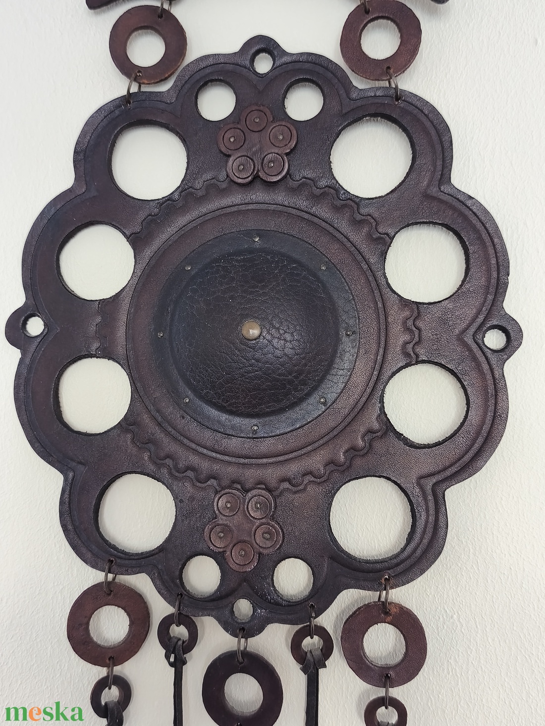 Bőrdíszmű fali dekoráció  - otthon & életmód - dekoráció - fali és függő dekoráció - falra akasztható dekor - Meska.hu