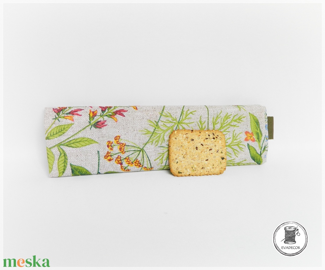 A MEZŐ VIRÁGAI tízórais/uzsonnás tasak textil hatású viaszos vászonból - táska & tok - uzsonna- & ebéd tartó - ebéd tasak, doboz - Meska.hu A MEZŐ VIRÁGAI tízórais/uzsonnás tasak textil hatású viaszos vászonból - táska & tok - uzsonna- & ebéd tartó - ebéd tasak, doboz - Meska.hu
