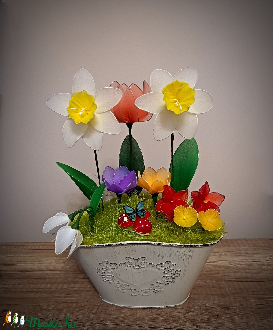 Harisnyából készült tavaszi virágoskert - otthon & lakás - dekoráció - virágdísz és tartó - csokor & virágdísz - Meska.hu