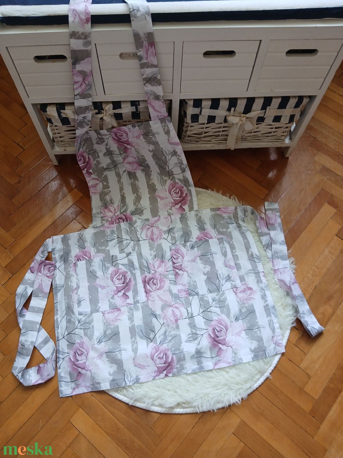 Rózsa mintás konyhai kötény - otthon & életmód - konyhafelszerelés, tálalás - konyhai textil - kötény - Meska.hu