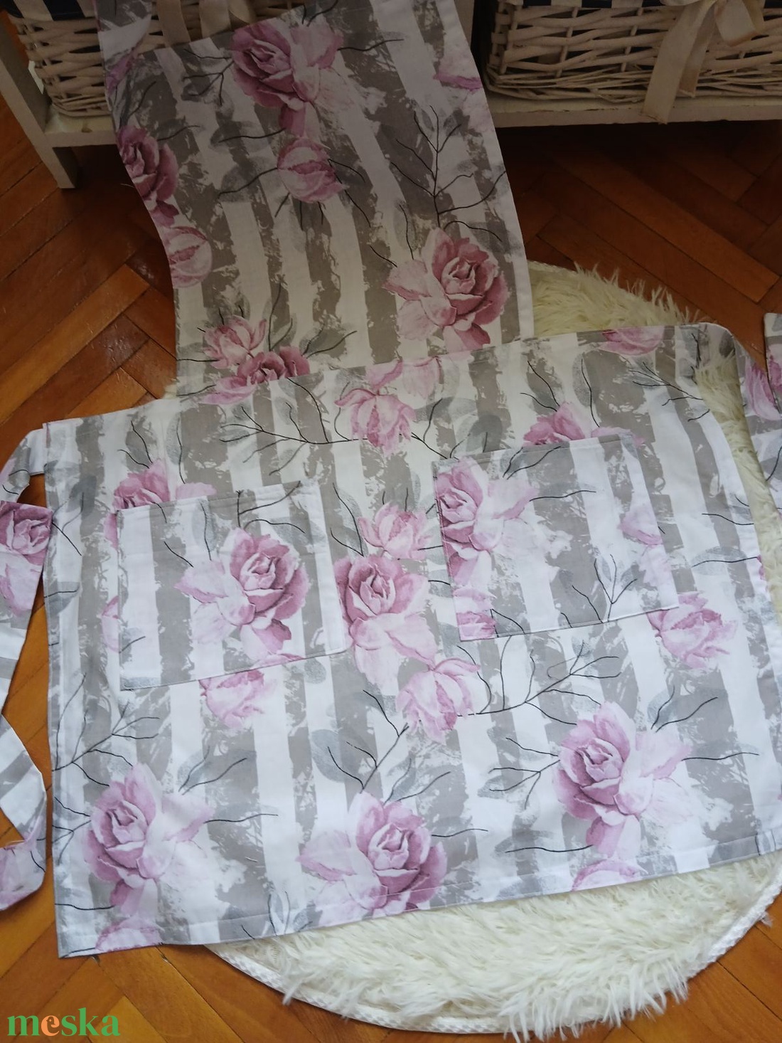 Rózsa mintás konyhai kötény - otthon & életmód - konyhafelszerelés, tálalás - konyhai textil - kötény - Meska.hu