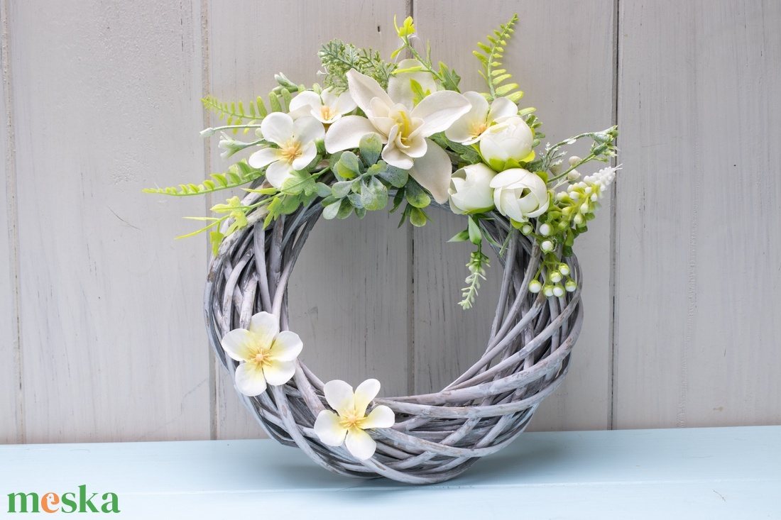 Ajtódísz / kopogtató selyemvirággal - otthon & életmód - dekoráció - ajtó- és ablak dekoráció - ajtódísz & kopogtató - Meska.hu