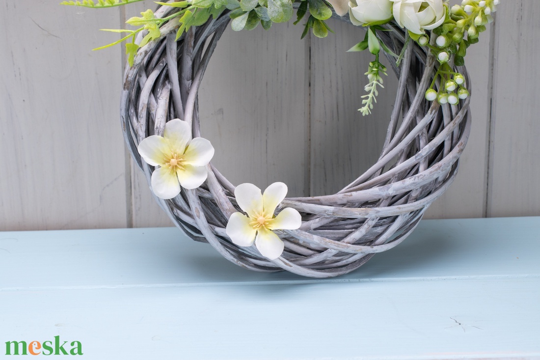 Ajtódísz / kopogtató selyemvirággal - otthon & életmód - dekoráció - ajtó- és ablak dekoráció - ajtódísz & kopogtató - Meska.hu