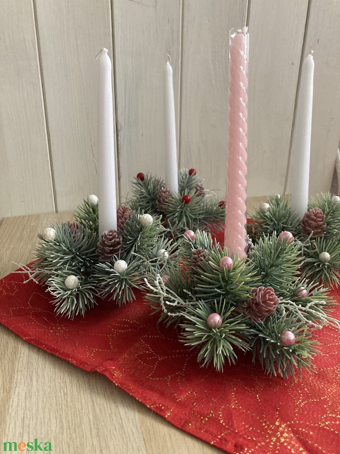 Téli varázs  Karácsonyi gyertyagyűrű fenyőággal és bogyókkal - Fenyőágas adventi gyertyagyűrű (16 cm) - karácsony - karácsonyi lakásdekoráció - ünnepi asztaldekoráció - Meska.hu