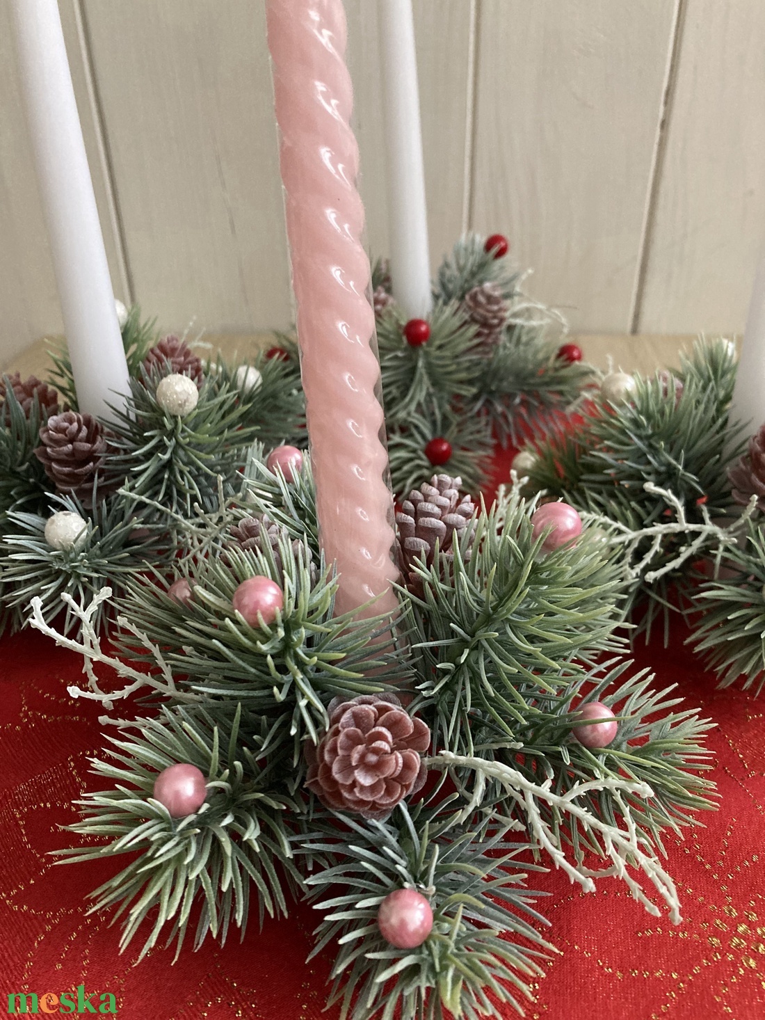 Téli varázs  Karácsonyi gyertyagyűrű fenyőággal és bogyókkal - Fenyőágas adventi gyertyagyűrű (16 cm) - karácsony - karácsonyi lakásdekoráció - ünnepi asztaldekoráció - Meska.hu