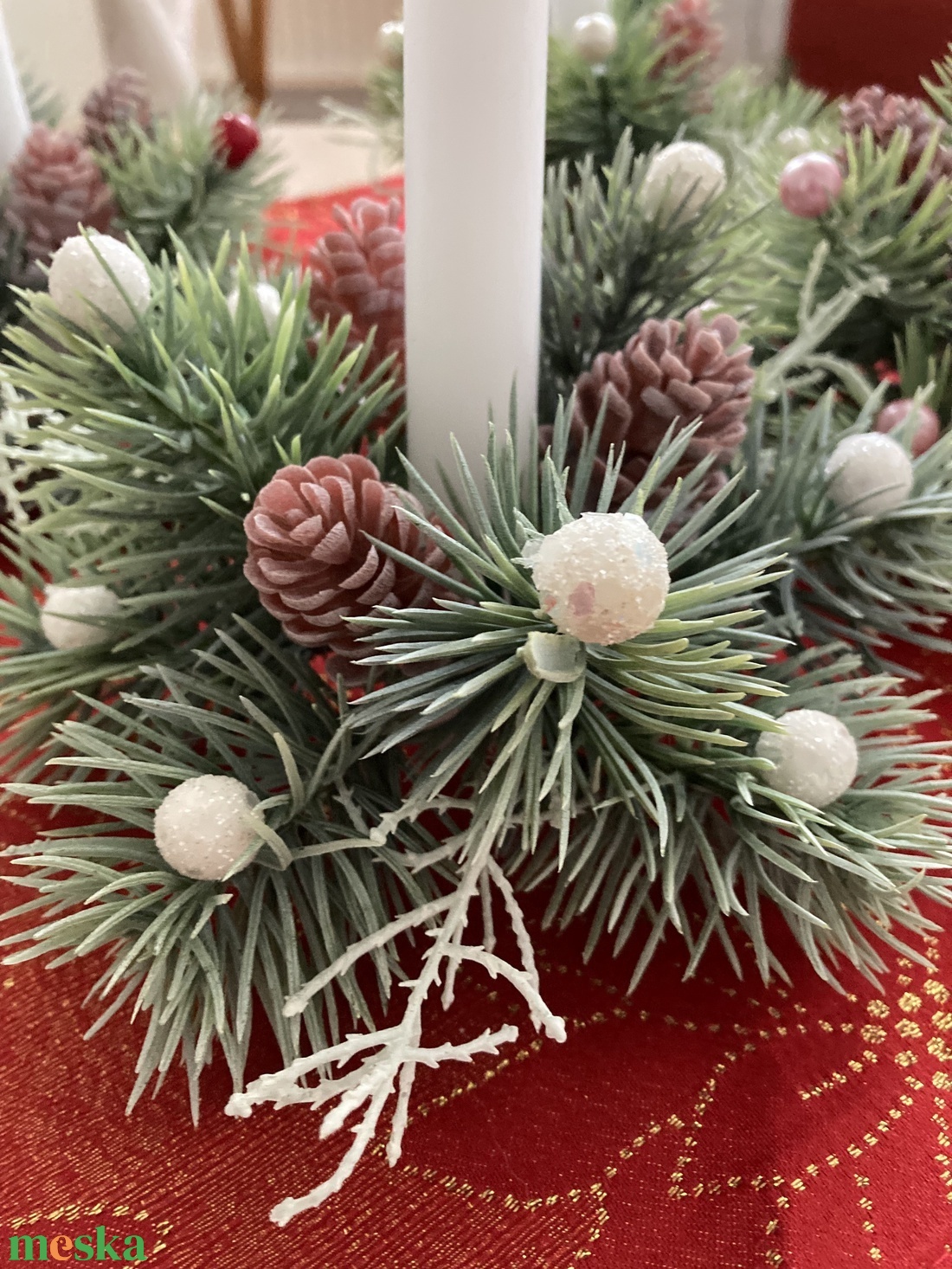 Téli varázs  Karácsonyi gyertyagyűrű fenyőággal és bogyókkal - Fenyőágas adventi gyertyagyűrű (16 cm) - karácsony - karácsonyi lakásdekoráció - ünnepi asztaldekoráció - Meska.hu