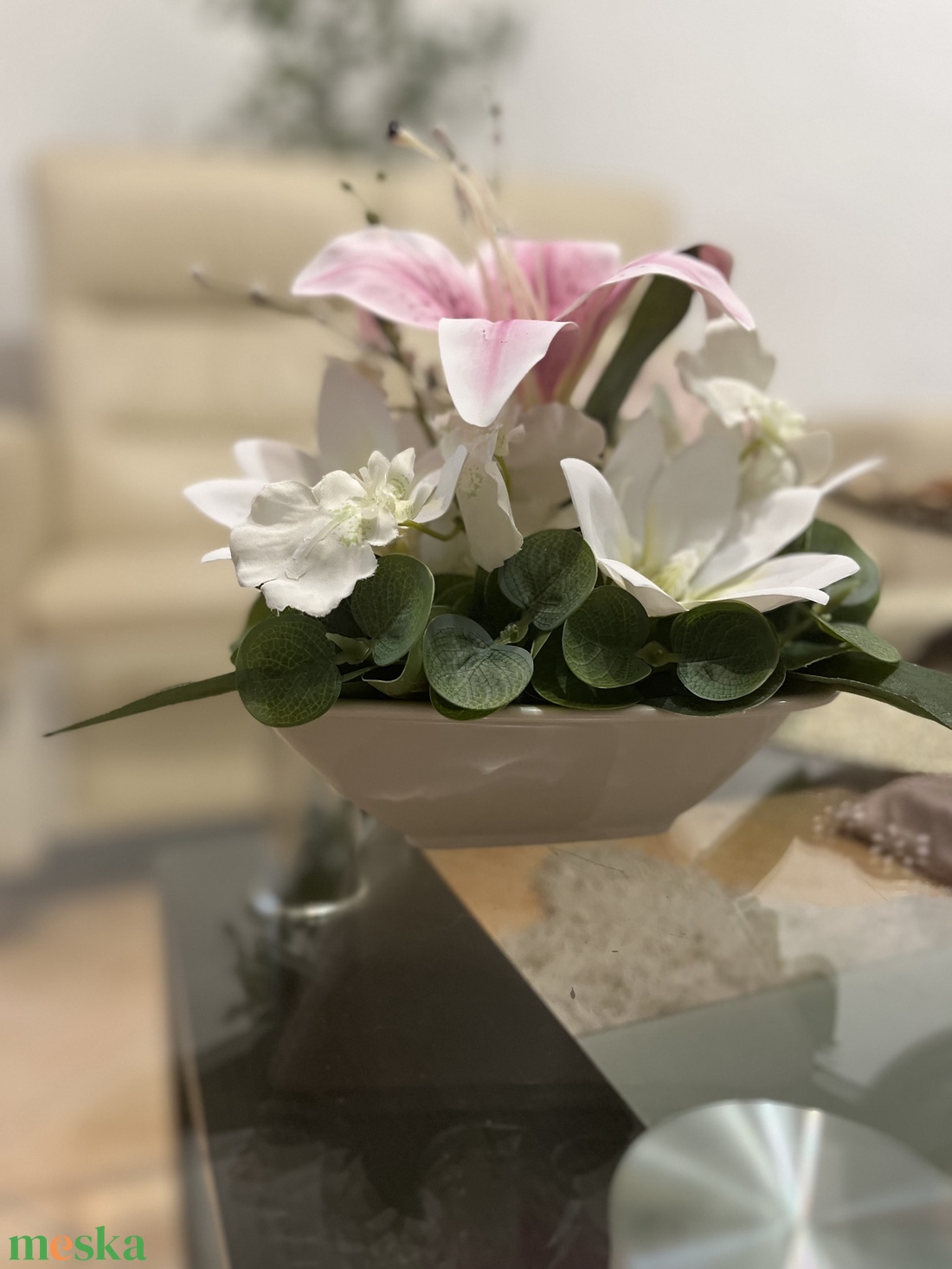 Elegáns rózsaszín-fehér liliom virágdísz  25 cm magas asztali kompozíció - otthon & életmód - dekoráció - asztal és polc dekoráció - asztaldísz - Meska.hu