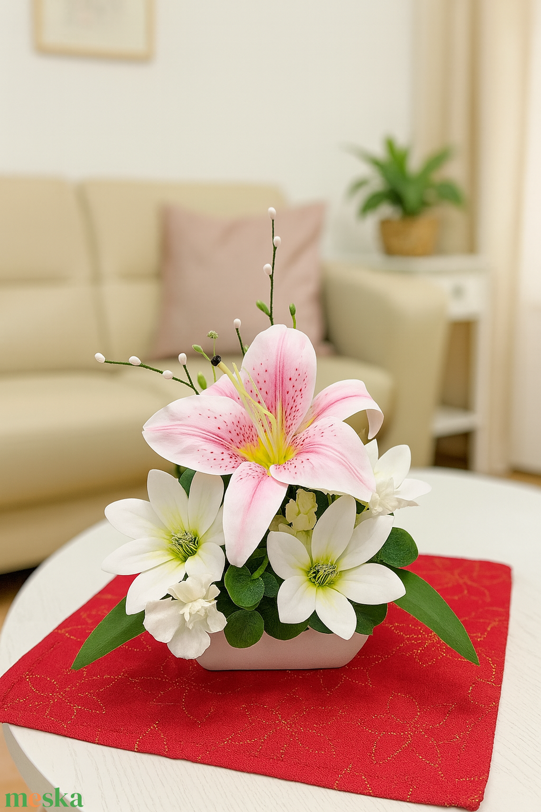 Elegáns rózsaszín-fehér liliom virágdísz  25 cm magas asztali kompozíció - otthon & életmód - dekoráció - asztal és polc dekoráció - asztaldísz - Meska.hu