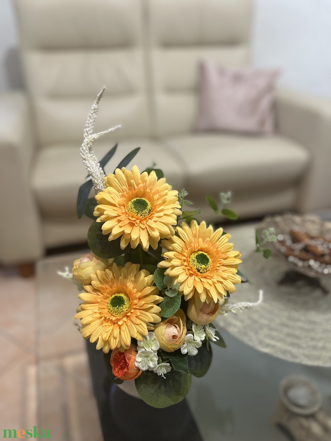 Napfényes sárga gerbera asztaldísz  35 cm magas virágkompozíció - otthon & életmód - dekoráció - asztal és polc dekoráció - asztaldísz - Meska.hu
