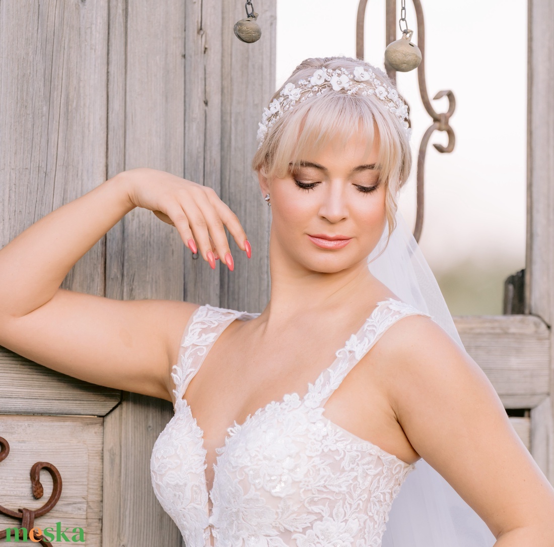 Kerámia virágos, romantikus menyasszonyi fejdísz - esküvő - hajdísz - fejkoszorú - Meska.hu