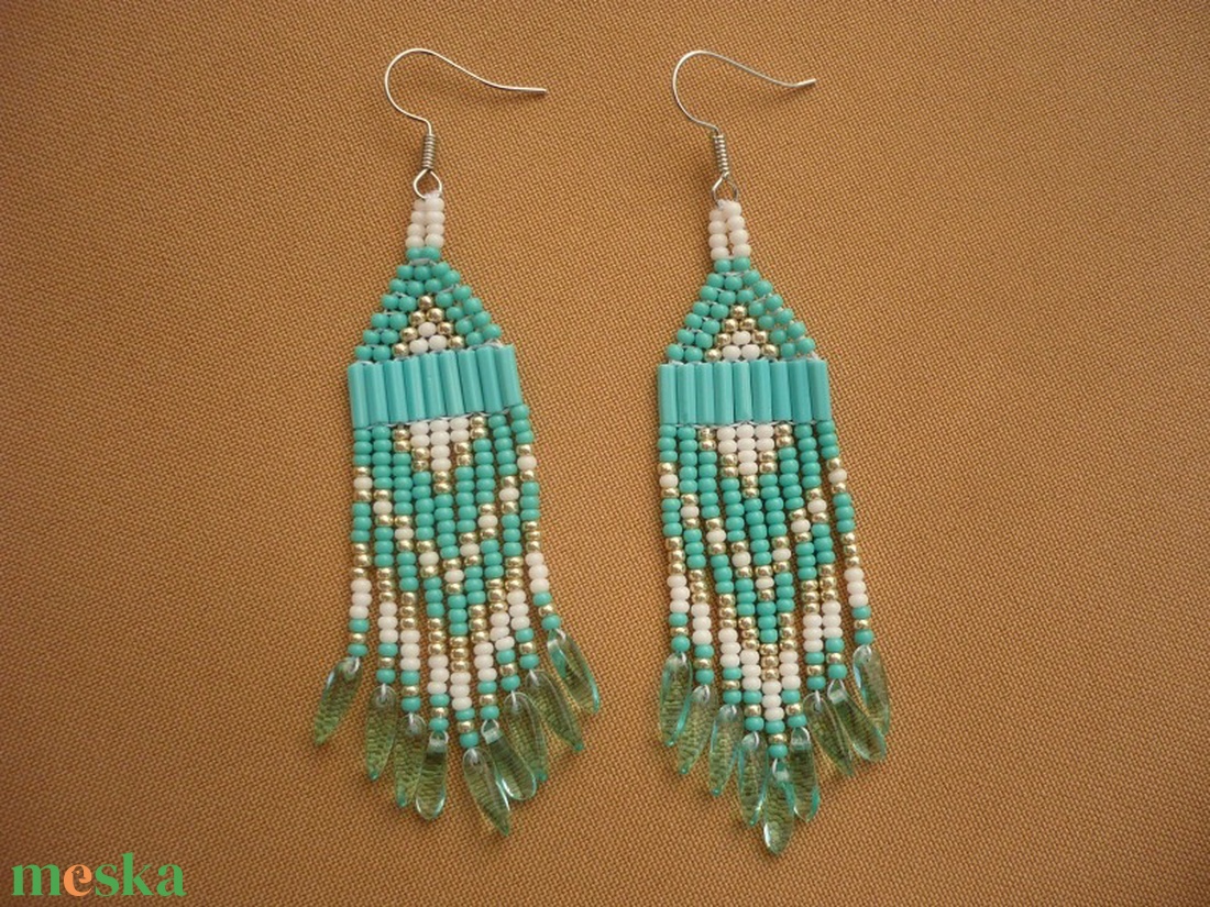 türkiz-fehér-ezüst lógós gyöngy fülbevalók, ajándék - ékszer - fülbevaló - lógó fülbevaló - Meska.hu