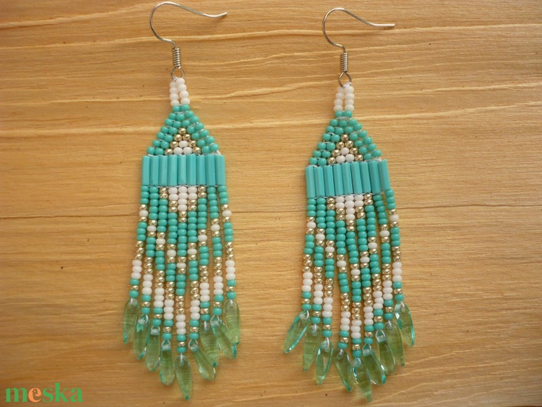 türkiz-fehér-ezüst lógós gyöngy fülbevalók, ajándék - ékszer - fülbevaló - lógó fülbevaló - Meska.hu