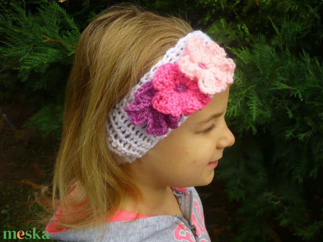 kislány, gyerek horgolt pillangós virágos hajpánt fejpánt fülmelegítő - ruha & divat - babaruha & gyerekruha - babasapka - Meska.hu
