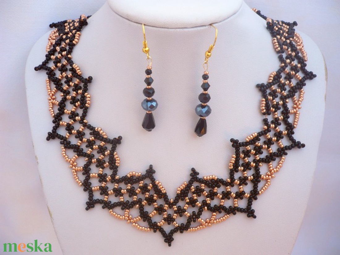 fekete-arany alkalmi csipkeszerű gyöngy nyakék-fülbevaló szett, szilveszter, karácsony, gyöngynyaklánc, ajándék - ékszer - nyaklánc - nyakpánt, gallér - Meska.hu