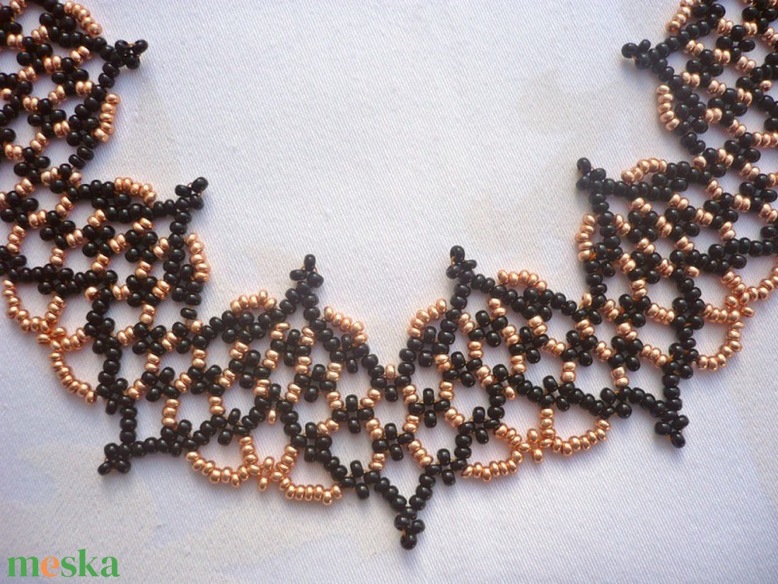 fekete-arany alkalmi csipkeszerű gyöngy nyakék-fülbevaló szett, szilveszter, karácsony, gyöngynyaklánc, ajándék - ékszer - nyaklánc - nyakpánt, gallér - Meska.hu