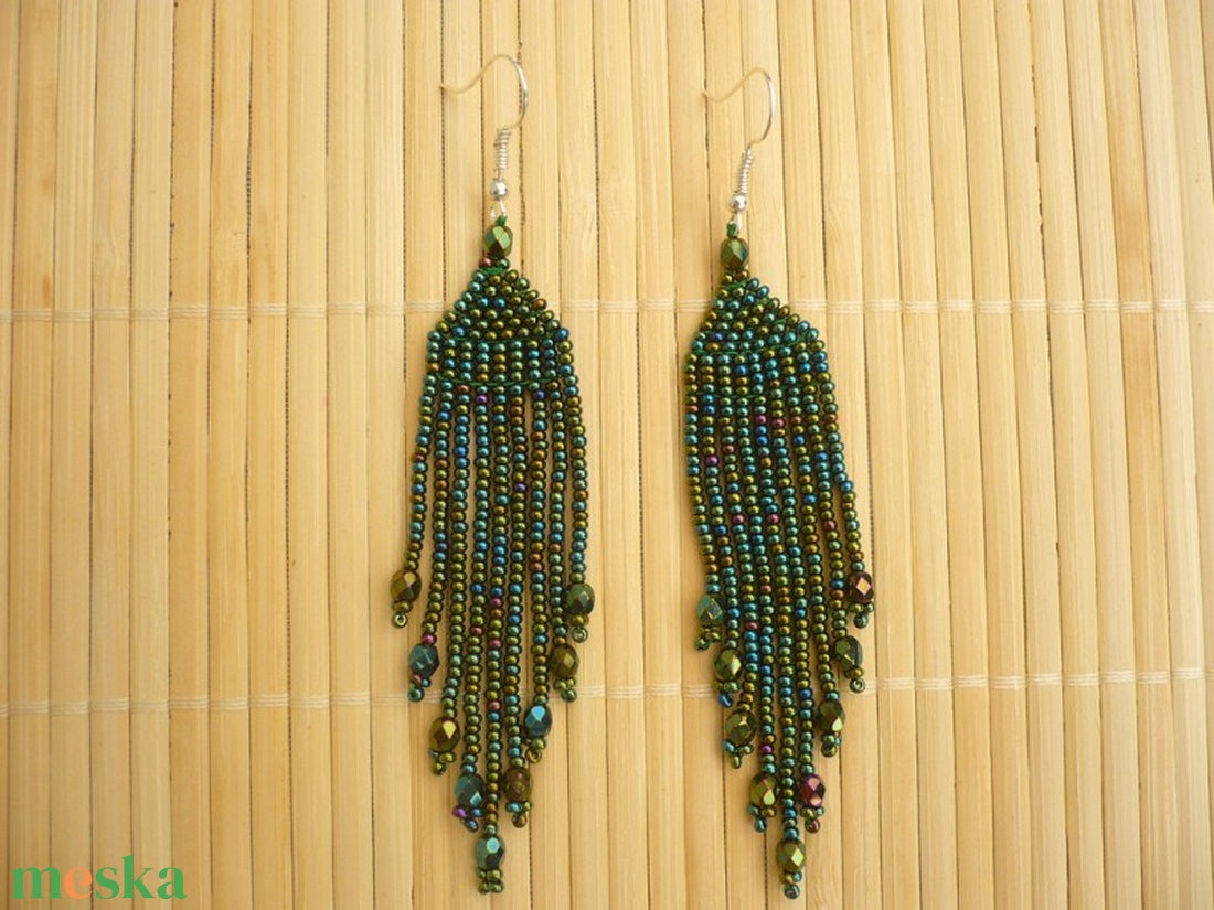 többszínű zöld hosszú gyöngy lógós, hosszú fülbevaló, ajándék - ékszer - fülbevaló - csillár fülbevaló - Meska.hu