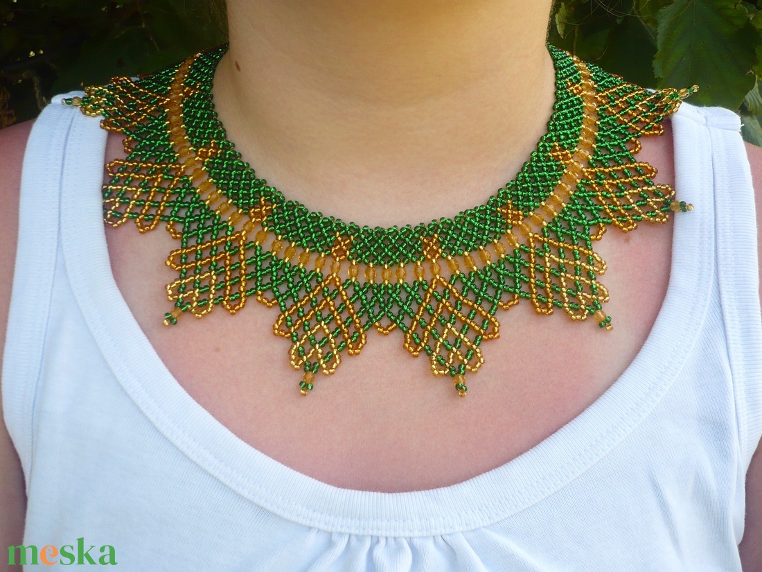 zöld-arany ukrán leveles gyöngygallér, gyöngynyaklánc. - ékszer - nyaklánc - nyakpánt, gallér - Meska.hu