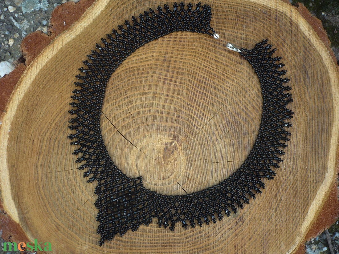 Fekete csiszolt gyöngyös alkalmi gyöngynyaklánc, gyöngygallér - ékszer - nyaklánc - gyöngyös nyaklánc - Meska.hu