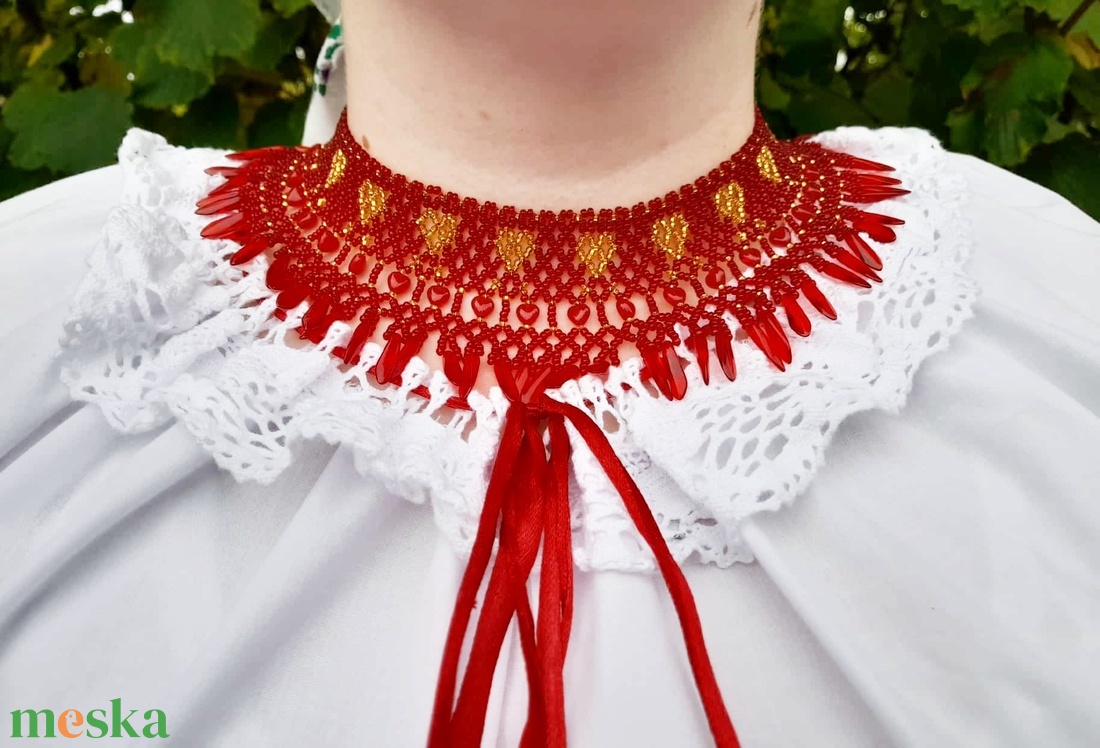 Zsűrizett! Piros-arany színű tászli, npi gyöngygallér, gyöngynyaklánc, gyöngyékszer - ékszer - nyaklánc - nyakpánt, gallér - Meska.hu
