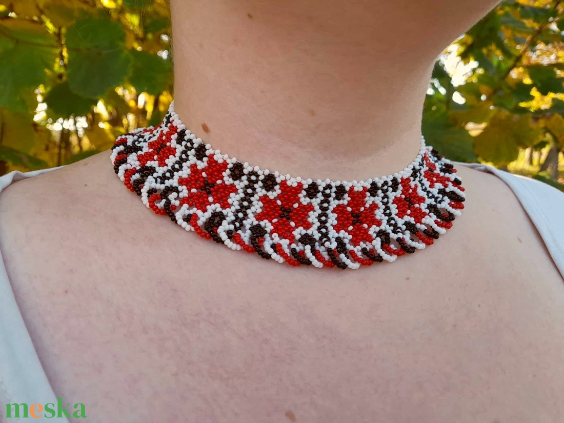 Kereszt díszítéses ukrán gyöngygallér, sziljanka - ékszer - nyaklánc - gyöngyös nyaklánc - Meska.hu