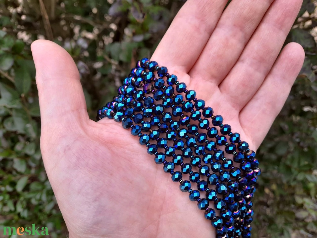  Hétsoros éjkék, színjátszó csiszolt gyöngy kaláris  - ékszer - nyaklánc - gyöngyös nyaklánc - Meska.hu