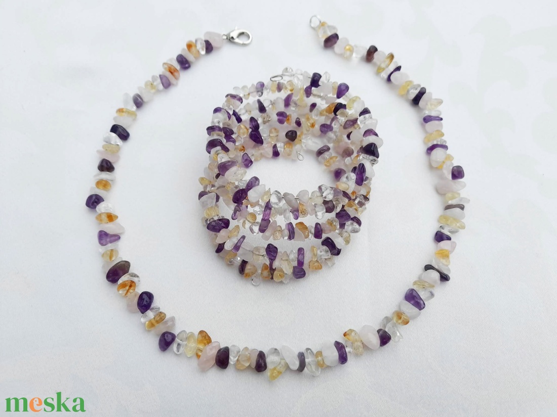 Négyféle ásványchipsből készült memória karkötő, ásvány karkötő - ékszer - karkötő - gyöngyös karkötő - Meska.hu