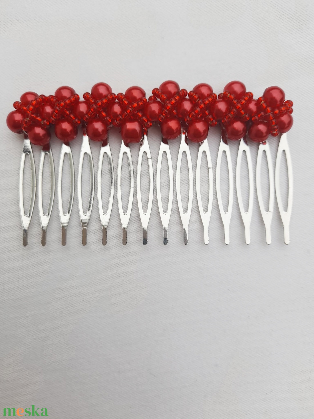 Gyöngyös fésű többféle színben - ruha & divat - hajdísz & hajcsat - hajcsat & hajtű - Meska.hu