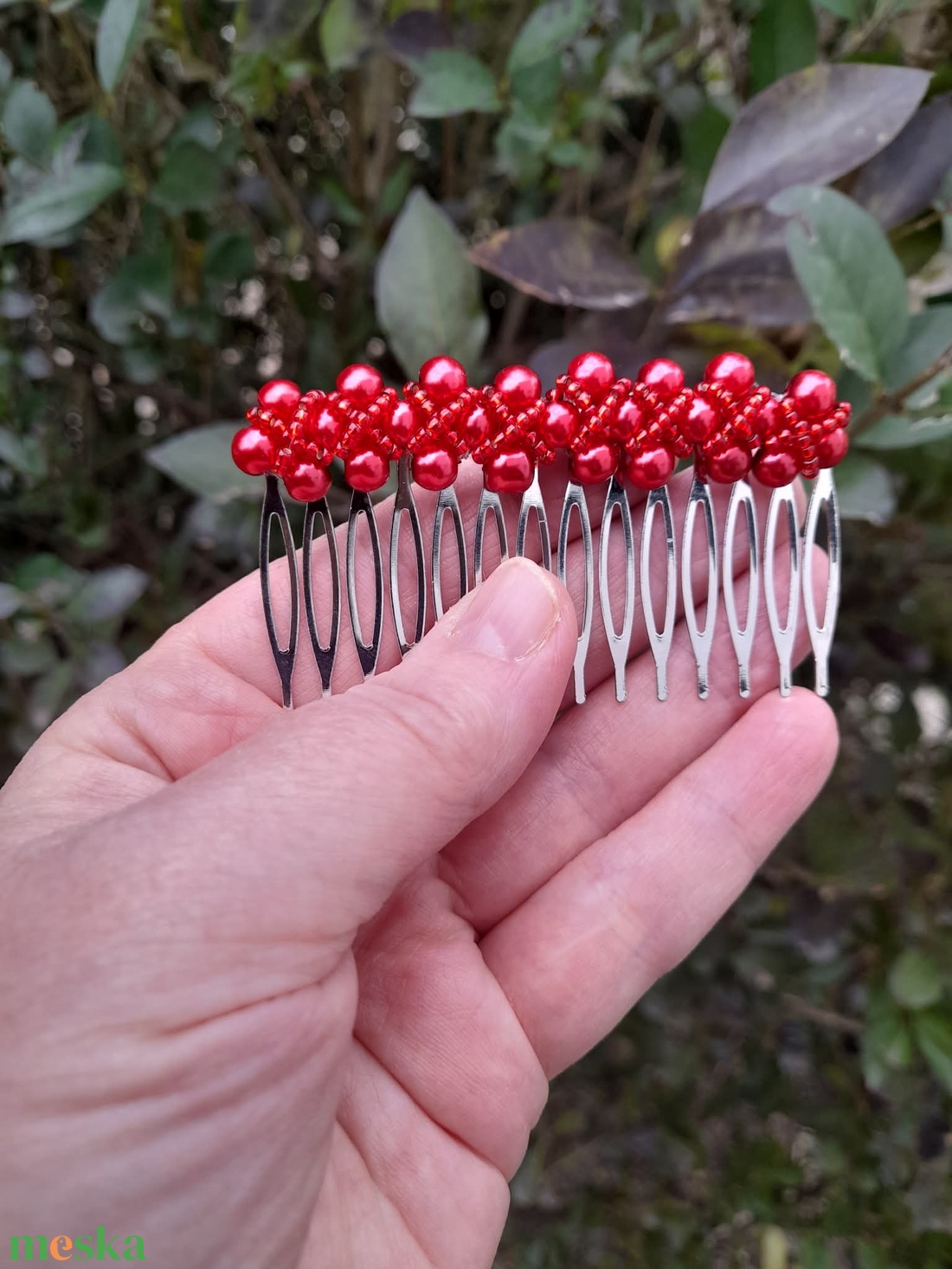 Gyöngyös fésű többféle színben - ruha & divat - hajdísz & hajcsat - hajcsat & hajtű - Meska.hu