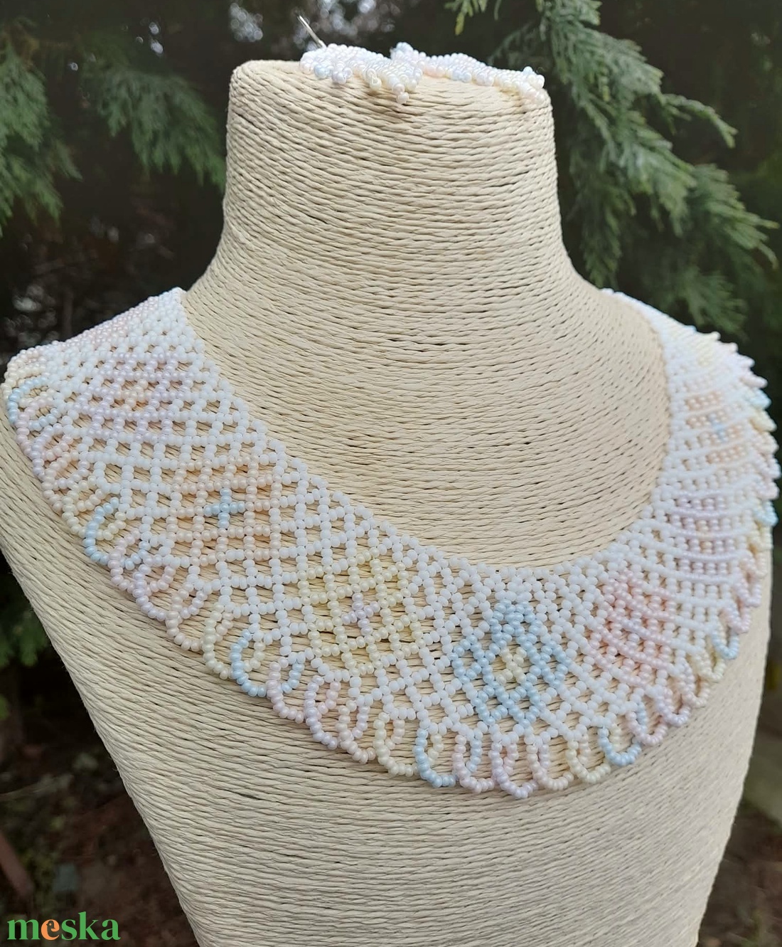 Pasztell színű virágos gyöngygallér - fülbevaló, gyöngynyaklánc, gyöngyékszer - ékszer - nyaklánc - nyakpánt, gallér - Meska.hu