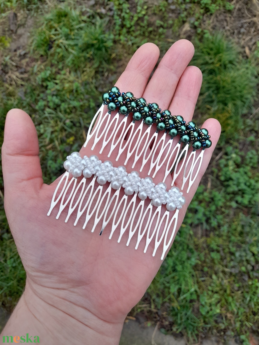 Gyöngyös fésű többféle színben - ruha & divat - hajdísz & hajcsat - hajcsat & hajtű - Meska.hu