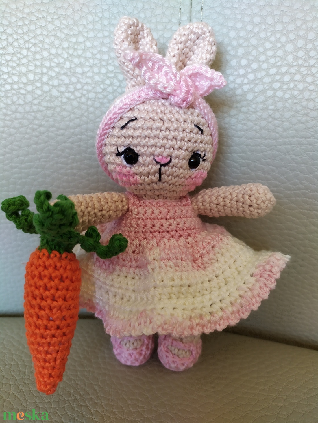 Nyuszika répával - játék & sport - plüssállat & játékfigura - nyuszi - Meska.hu