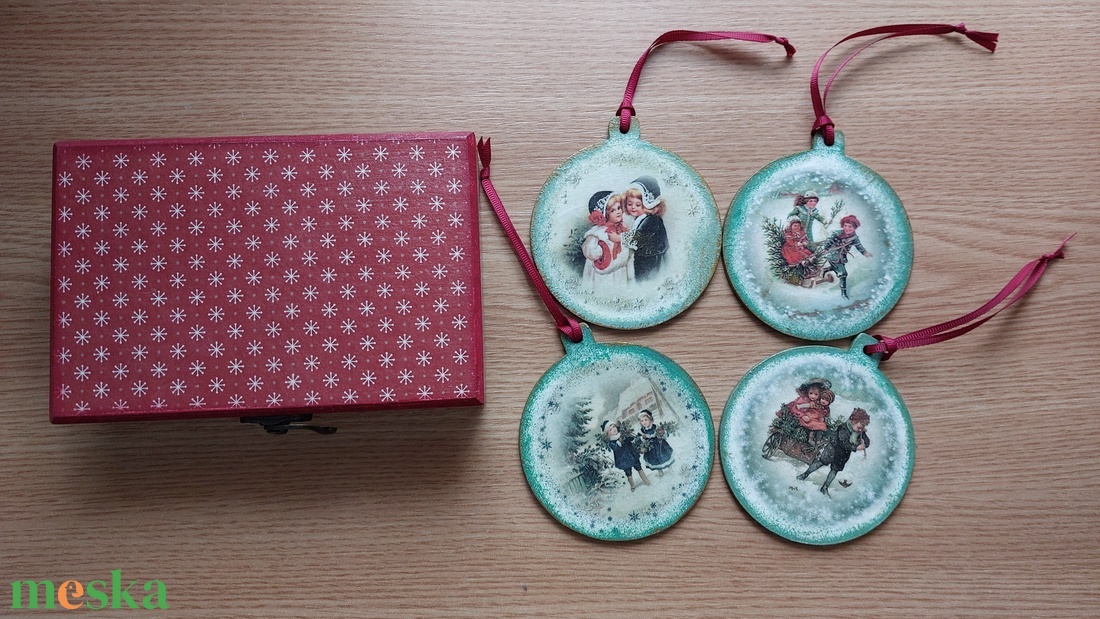 Karácsonyi doboz díszekkel - karácsony - karácsonyi lakásdekoráció - karácsonyfadíszek - Meska.hu